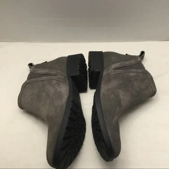 UGGS boot women size 5 - Picture 3 of 9